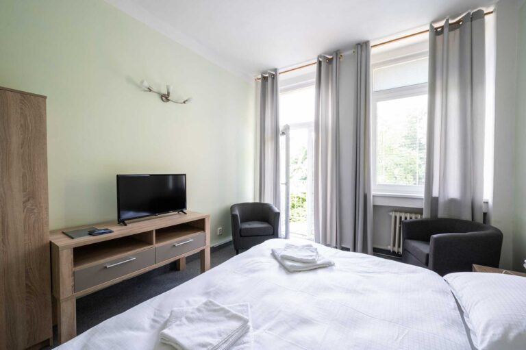 dbl private shower and toilet2