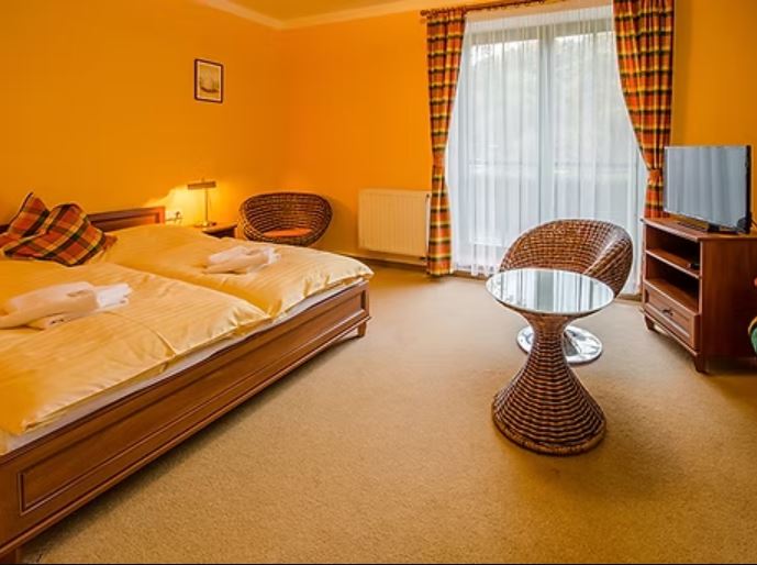 Hotel Loučky *** - BWX Travel loucky dbl hlavni budova