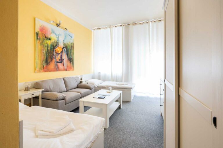 mezibori dbl s balkonem a sprchou wc vlastni na chodbe