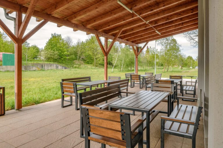 nadrazi hotel terasa detail