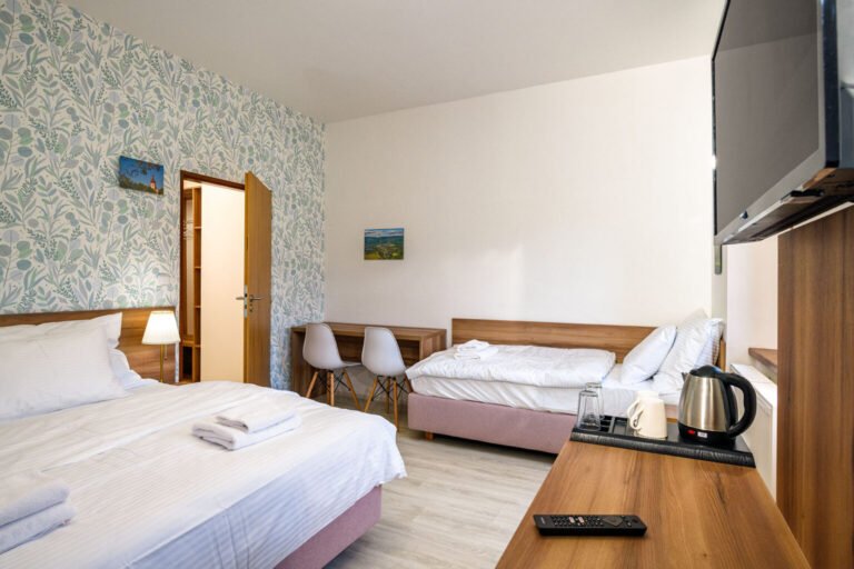 tpl small hotel nadrazi pokoj 202 foto 2c0063 1536x1024 1