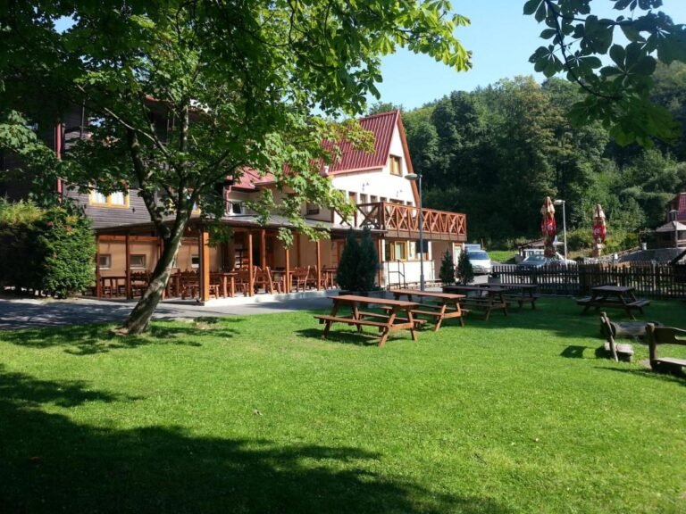 Hotel Loučky *** - BWX Travel venkovni sezeni loucky